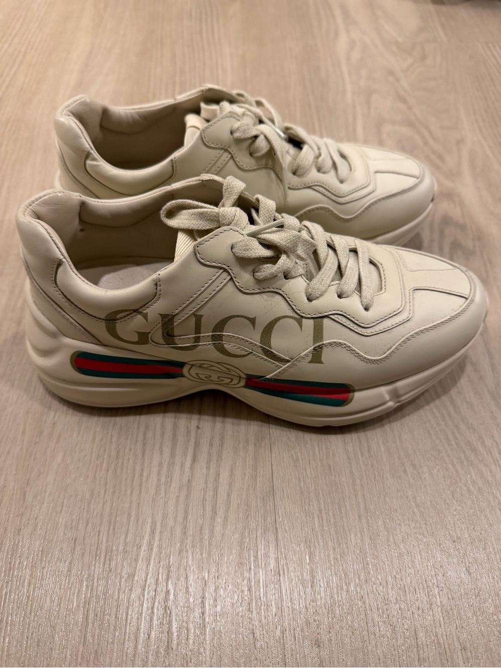 Gucci Cream Leather Kids Sneakers with Red & Green Web Stripe